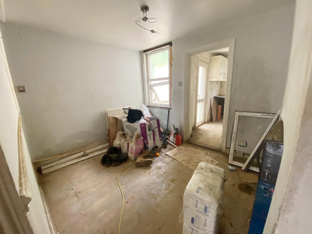 Lot: 136 - SEMI-DETACHED HOUSE FOR REFURBISHMENT - 